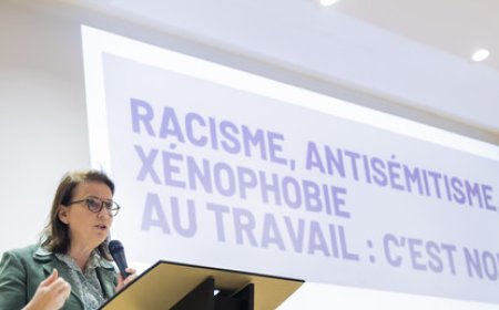 Hausse des discriminations liées à l’origine en France, selon le rapport 2024 du Défenseur des droits