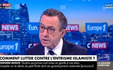 Le voile, un signe d’apartheid selon Retailleau, sera interdit des compétitions sportives