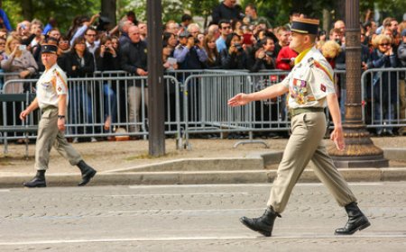 Le Point reproche à des militaires français à la retraite leurs critiques sur la position de la France dans la crise ukrainienne