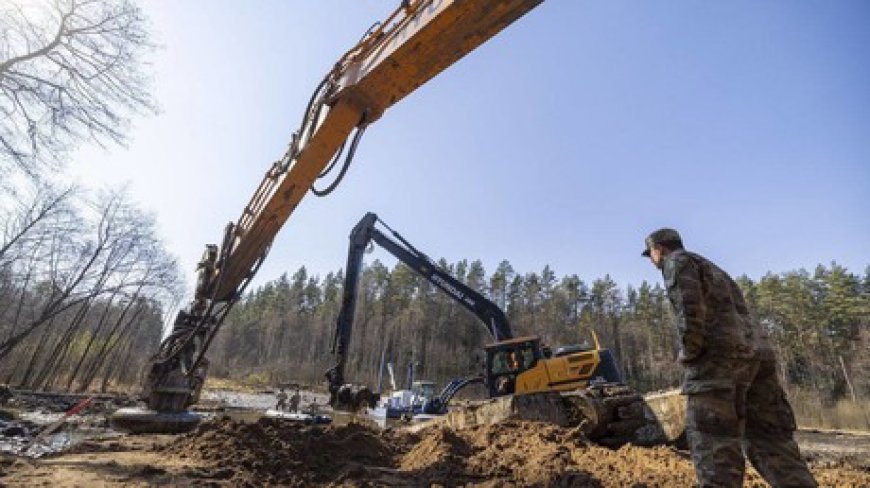 Lituanie : après cinq jours de sauvetage, un véhicule blindé américain a pu être retiré d'un marais
