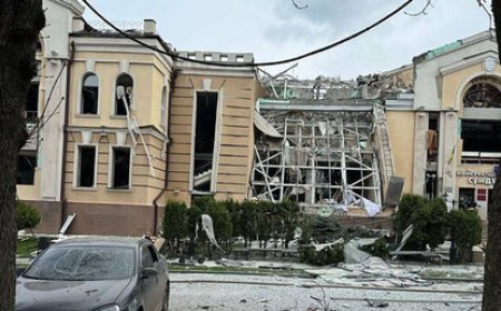 Une frappe russe sur une cérémonie militaire ukrainienne à Soumy provoque de lourdes pertes