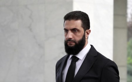 Emmanuel Macron va recevoir le président syrien par intérim al-Chareh à l’Élysée malgré les critiques