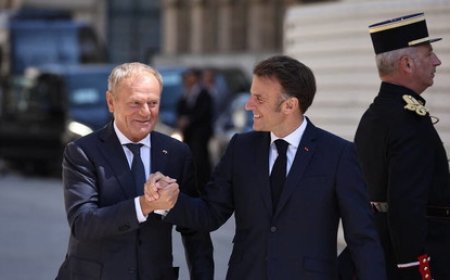 Macron muscle son discours militaire le jour de la Victoire sur le nazisme