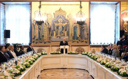 9 Mai : «Nous serons éternellement reconnaissants envers tous nos amis et camarades», assure Poutine