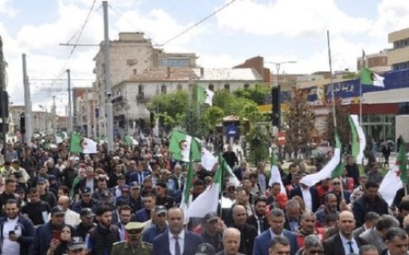 Algérie : une marche commémore les 80 ans après les massacres du 8 mai 1945 et réclame des excuses de la France