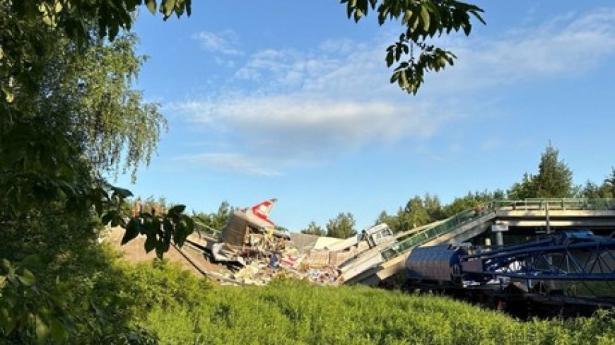 Russie : sept morts et plus de 70 blessés dans le déraillement d’un train causé par l'explosion d'un pont ferroviaire